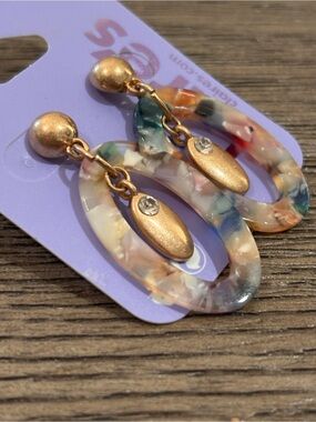 NWT Claire’s Sensitive Solutions Marbled Resin Oval Hoop Drop Earrings Gold